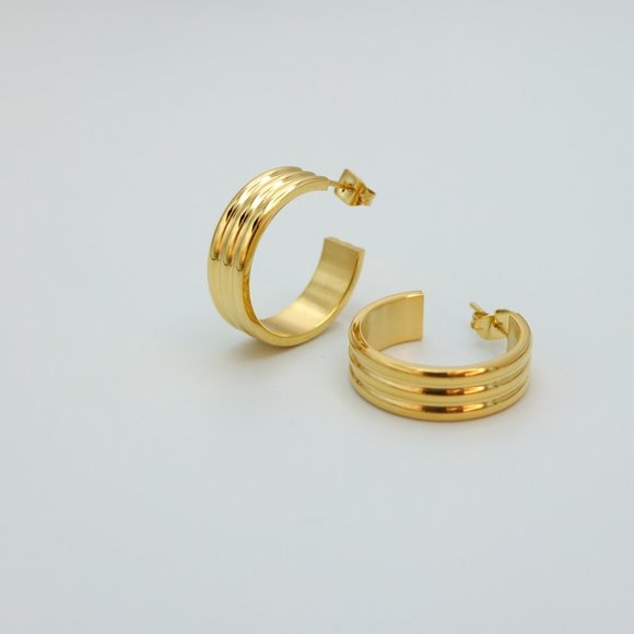 Brandi 18K Gold Plated Small Tri Hoop Earrings - Picture 8 of 11